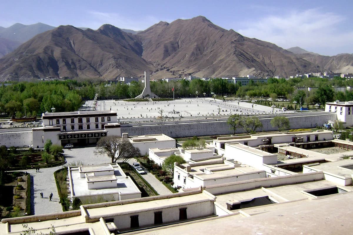 Lhasa Tour with Ganden and Dark Yerpa